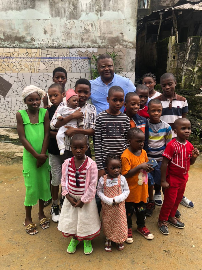 Giovani della comunità di Douala